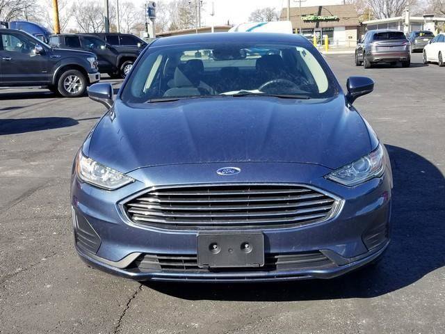 Used 2019 Ford Fusion SE image 2