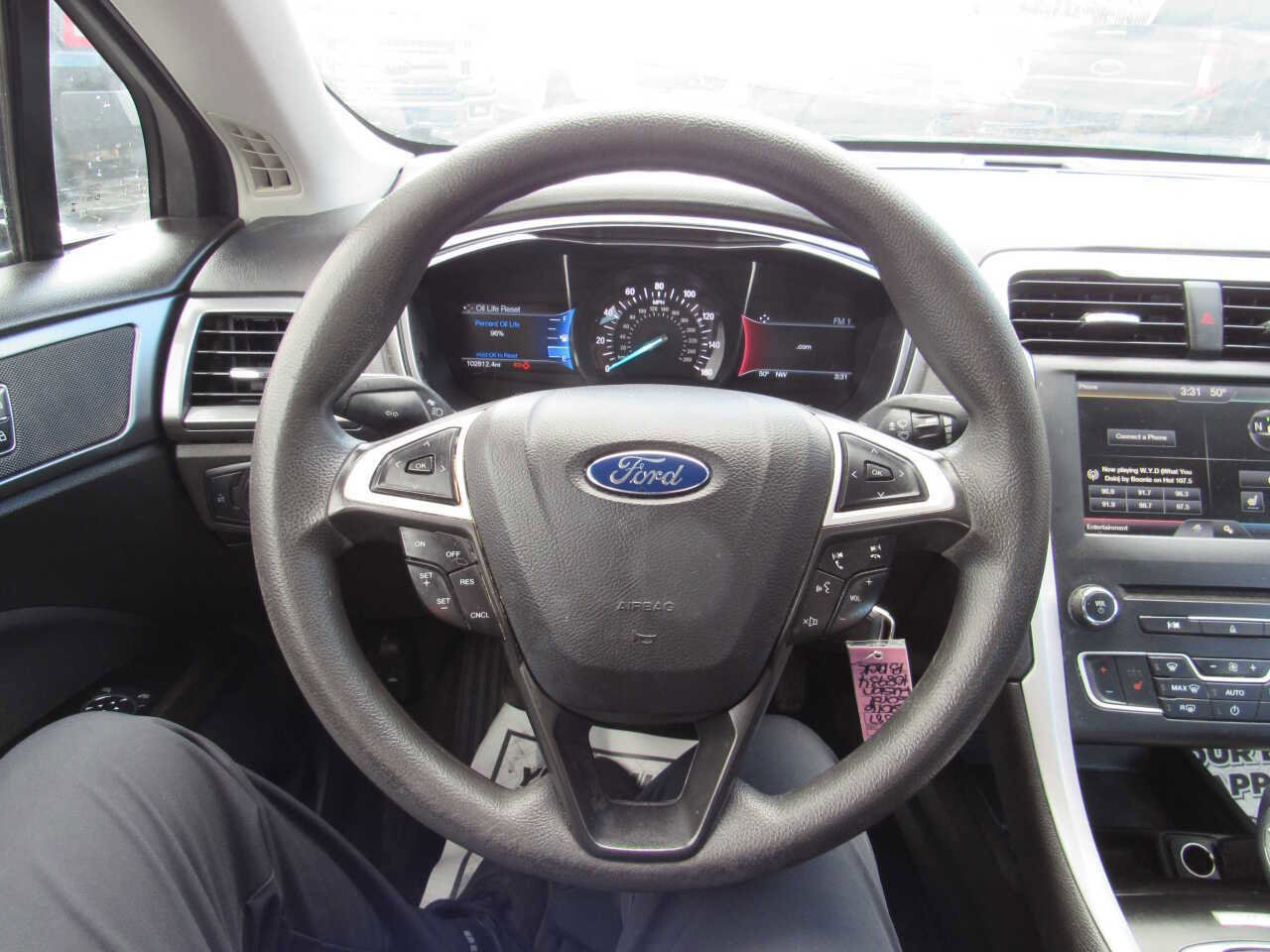 Used 2016 Ford Fusion SE image 17