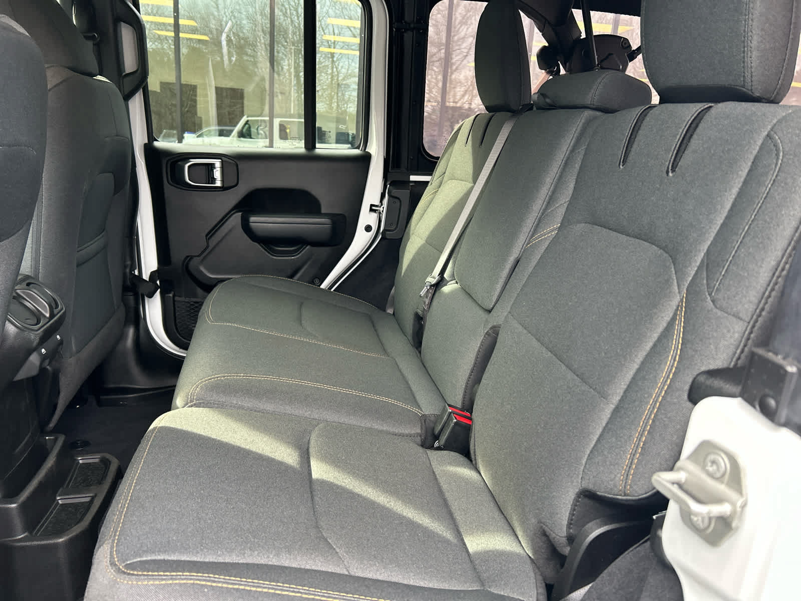 Used 2024 Jeep Wrangler Unlimited w/ Convenience Group AWD/4WD image 33