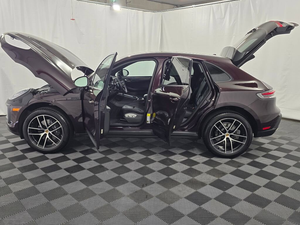 Certified 2025 Porsche Macan image 13