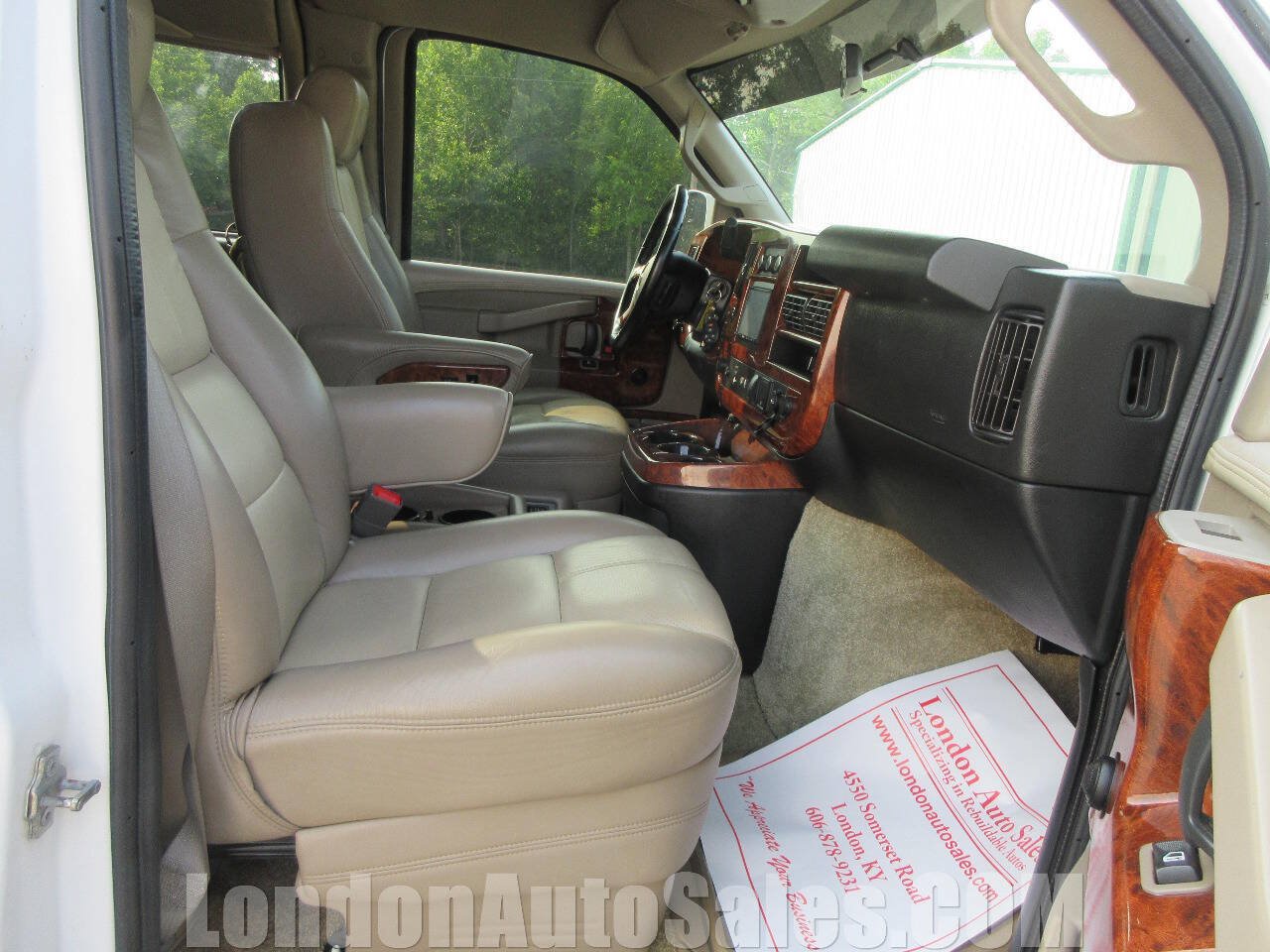Used 2017 GMC Savana 2500 RWD image 17