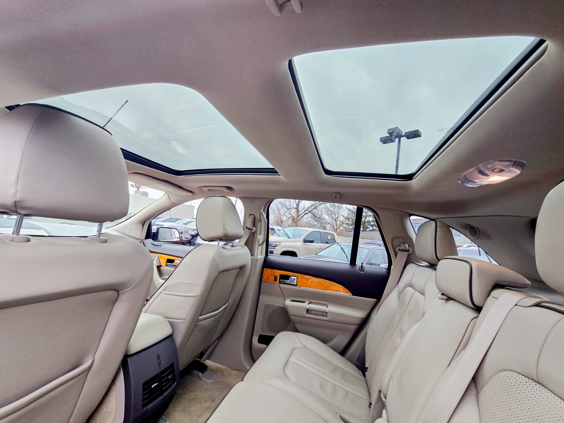 Used 2015 Lincoln MKX FWD w/ Equipment Group 102A image 16