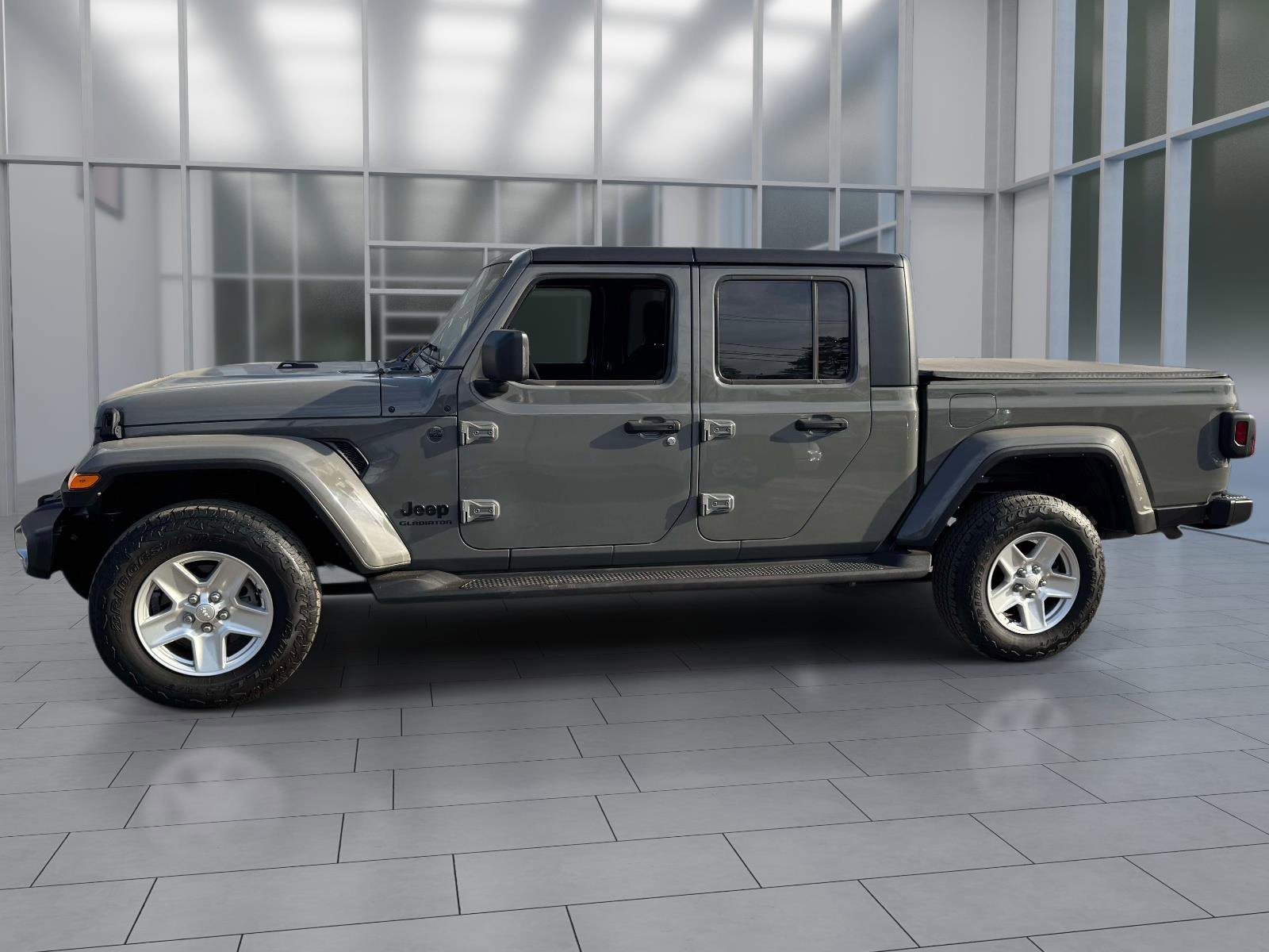 Used 2022 Jeep Gladiator Sport image 4