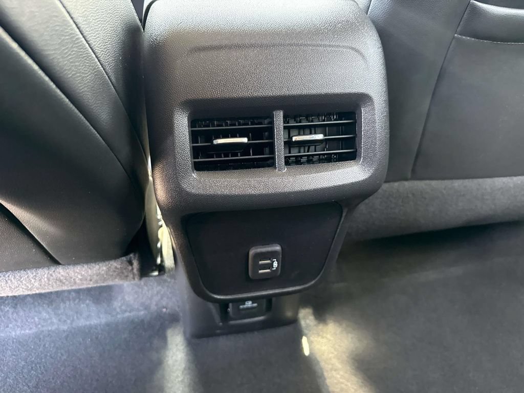 Used 2023 Chevrolet Equinox Premier FWD image 12