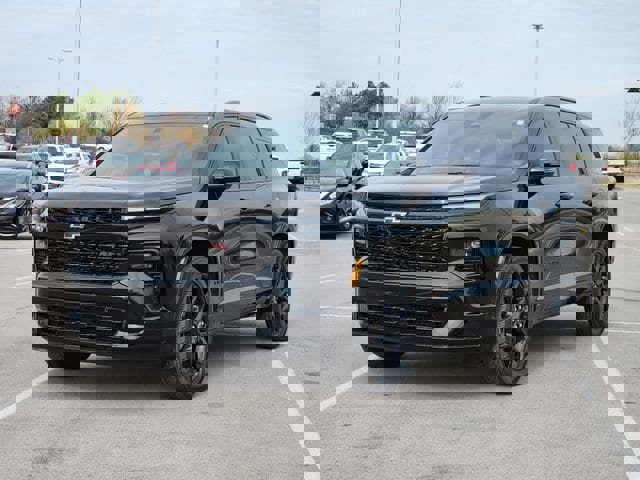 Used 2025 Chevrolet Traverse RS image 3