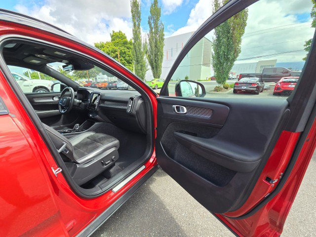 Used 2021 Volvo XC40 T5 R-Design image 10
