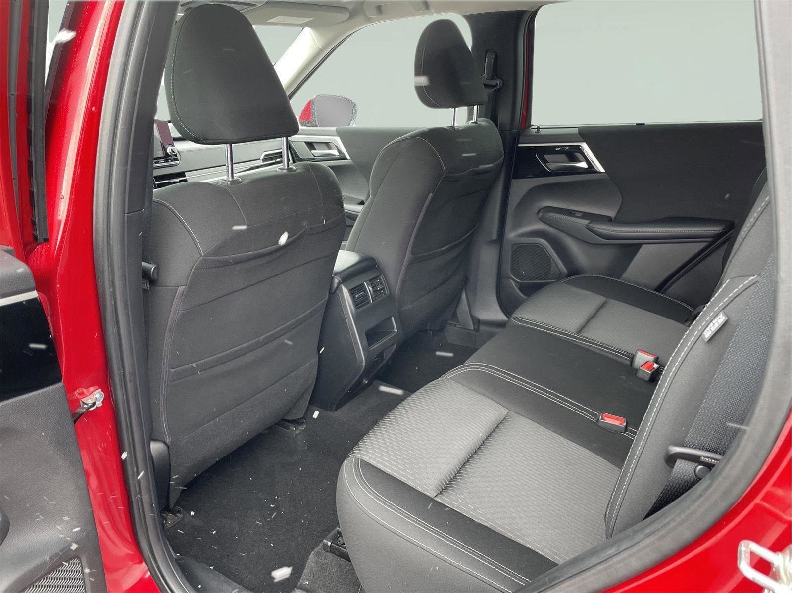 Used 2022 Mitsubishi Outlander ES image 14