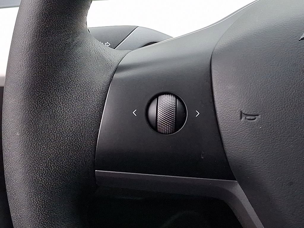 Used 2023 Tesla Model Y Long Range image 29