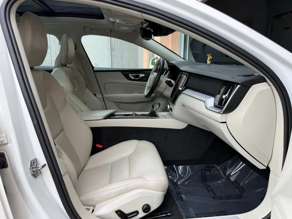 Used 2020 Volvo S60 T6 Momentum AWD/4WD image 17