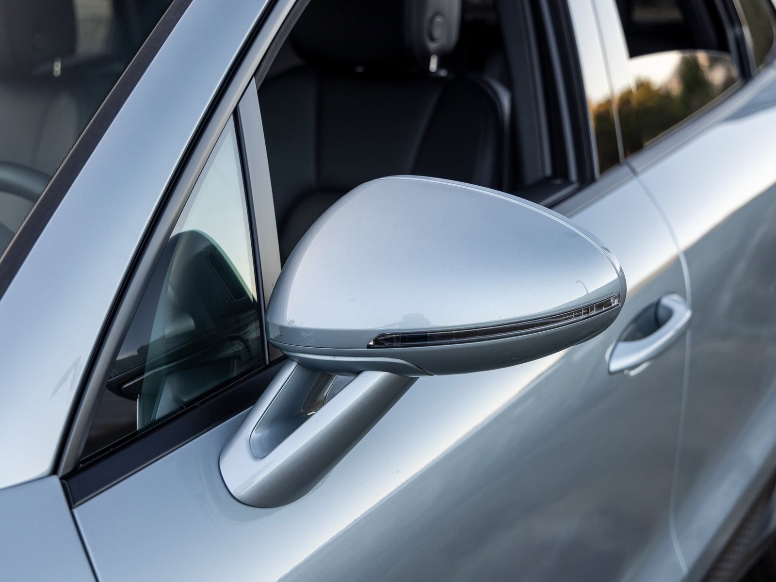 Certified 2025 Porsche Macan image 17