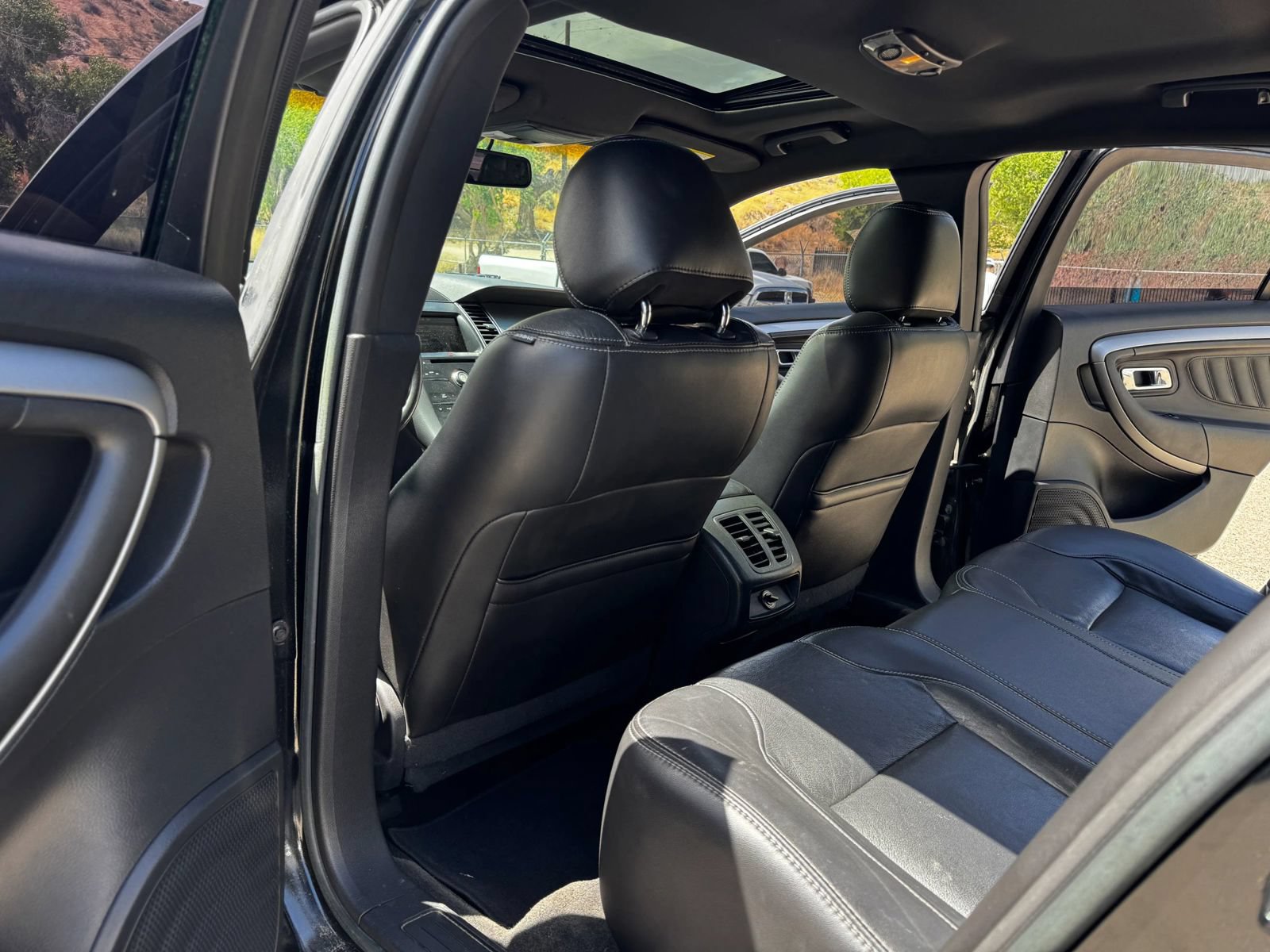 Used 2013 Ford Taurus SEL FWD image 8