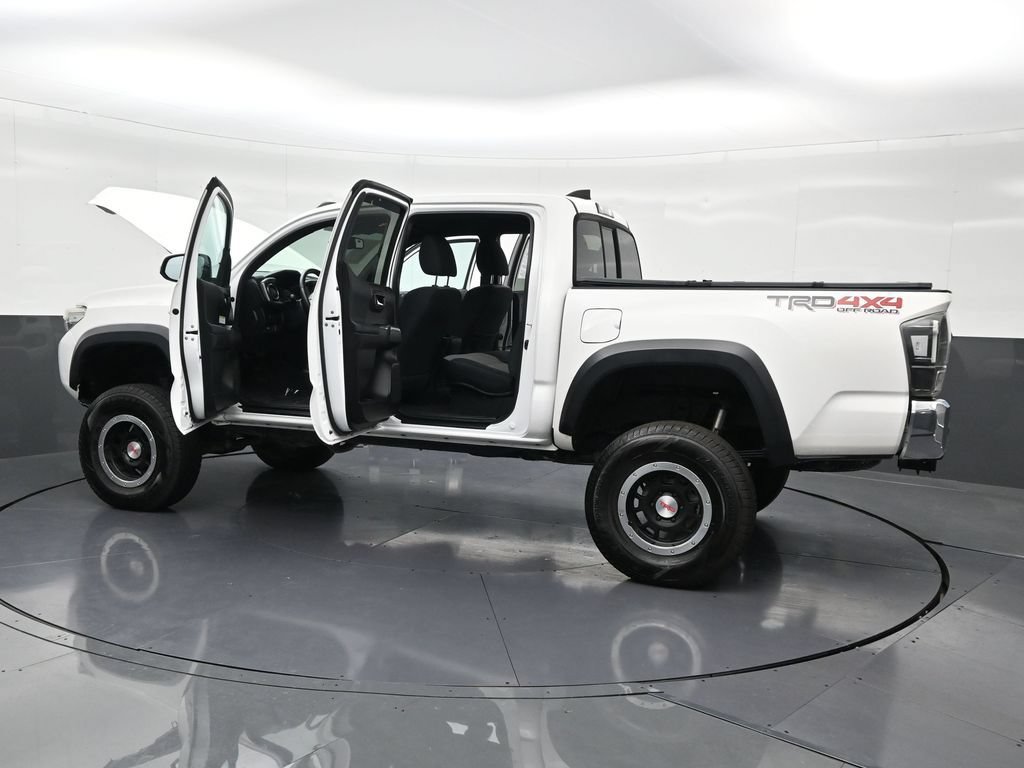 Used 2020 Toyota Tacoma TRD Off-Road AWD/4WD image 35