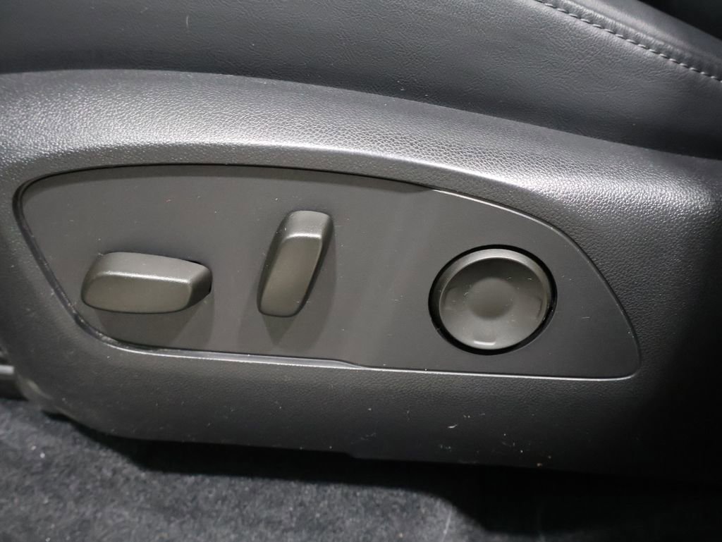 Used 2024 GMC Acadia Elevation image 12