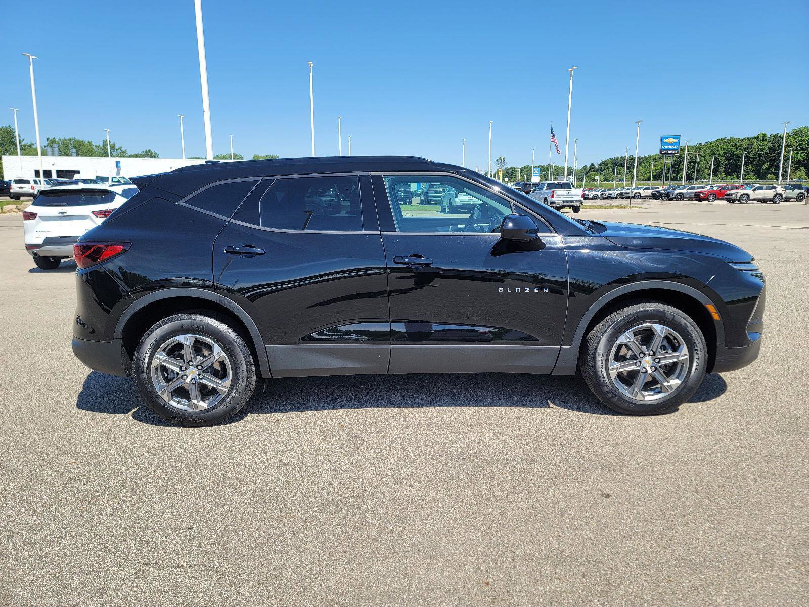 Used 2024 Chevrolet Blazer LT w/ Convenience Package FWD image 9