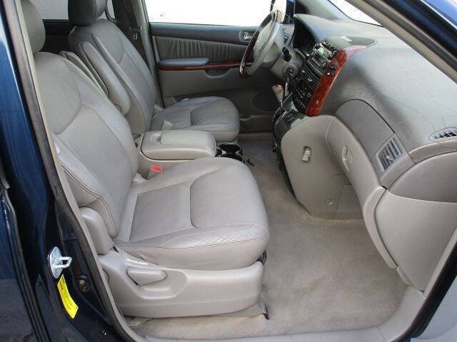 Used 2004 Toyota Sienna XLE AWD/4WD image 10