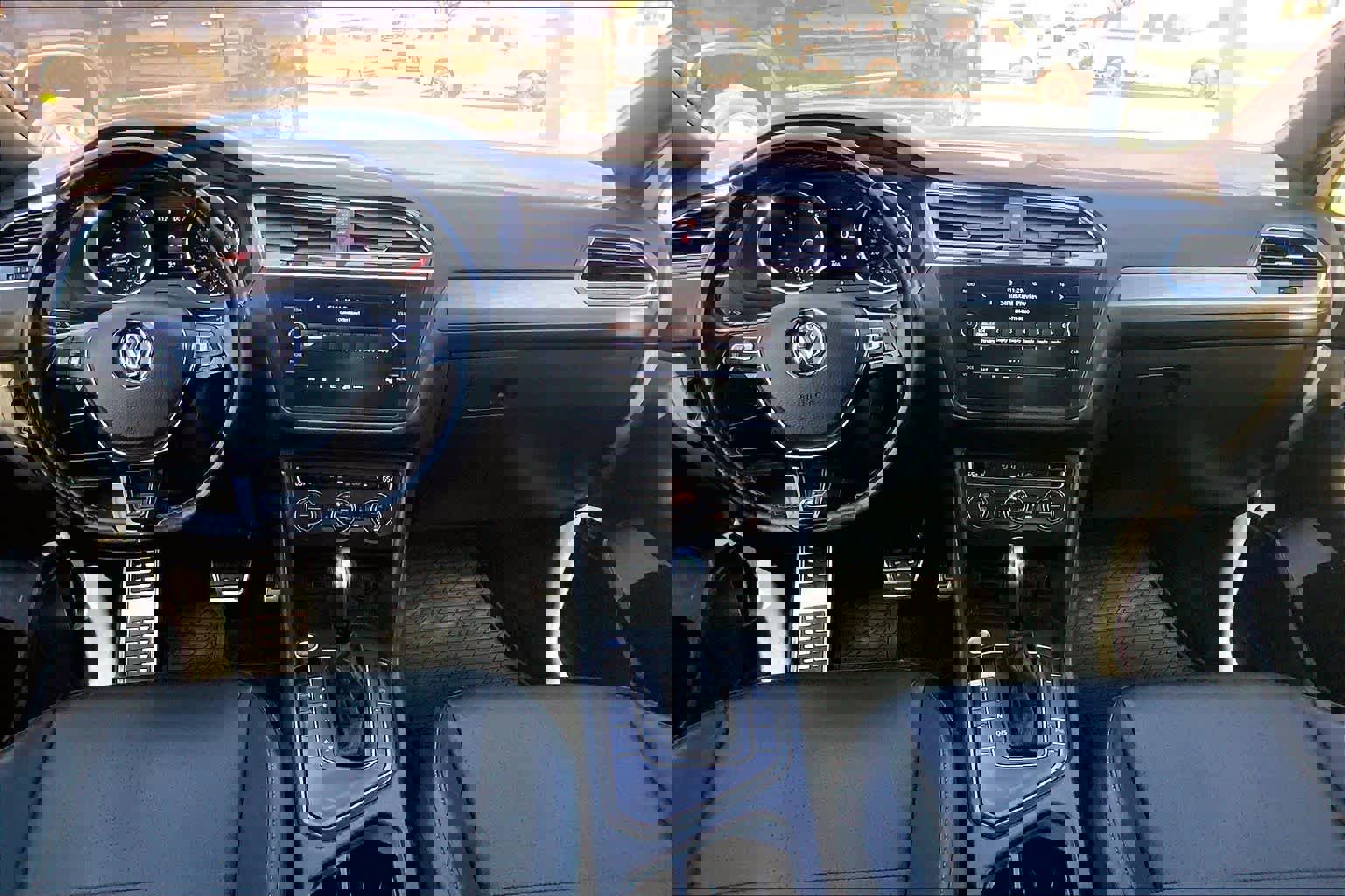 Used 2020 Volkswagen Tiguan SE R-Line image 16