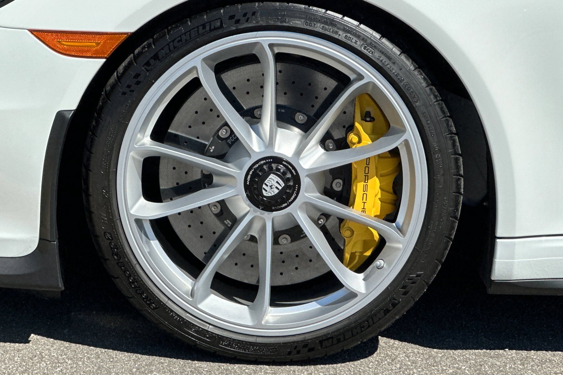 Certified 2016 Porsche 911 R RWD image 39