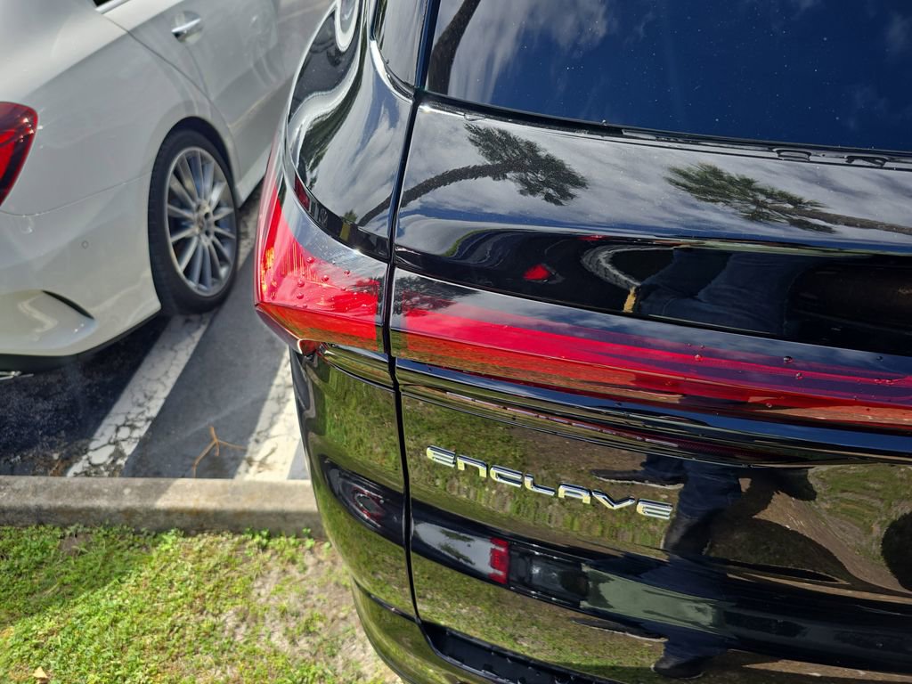 Used 2025 Buick Enclave Sport Touring image 7