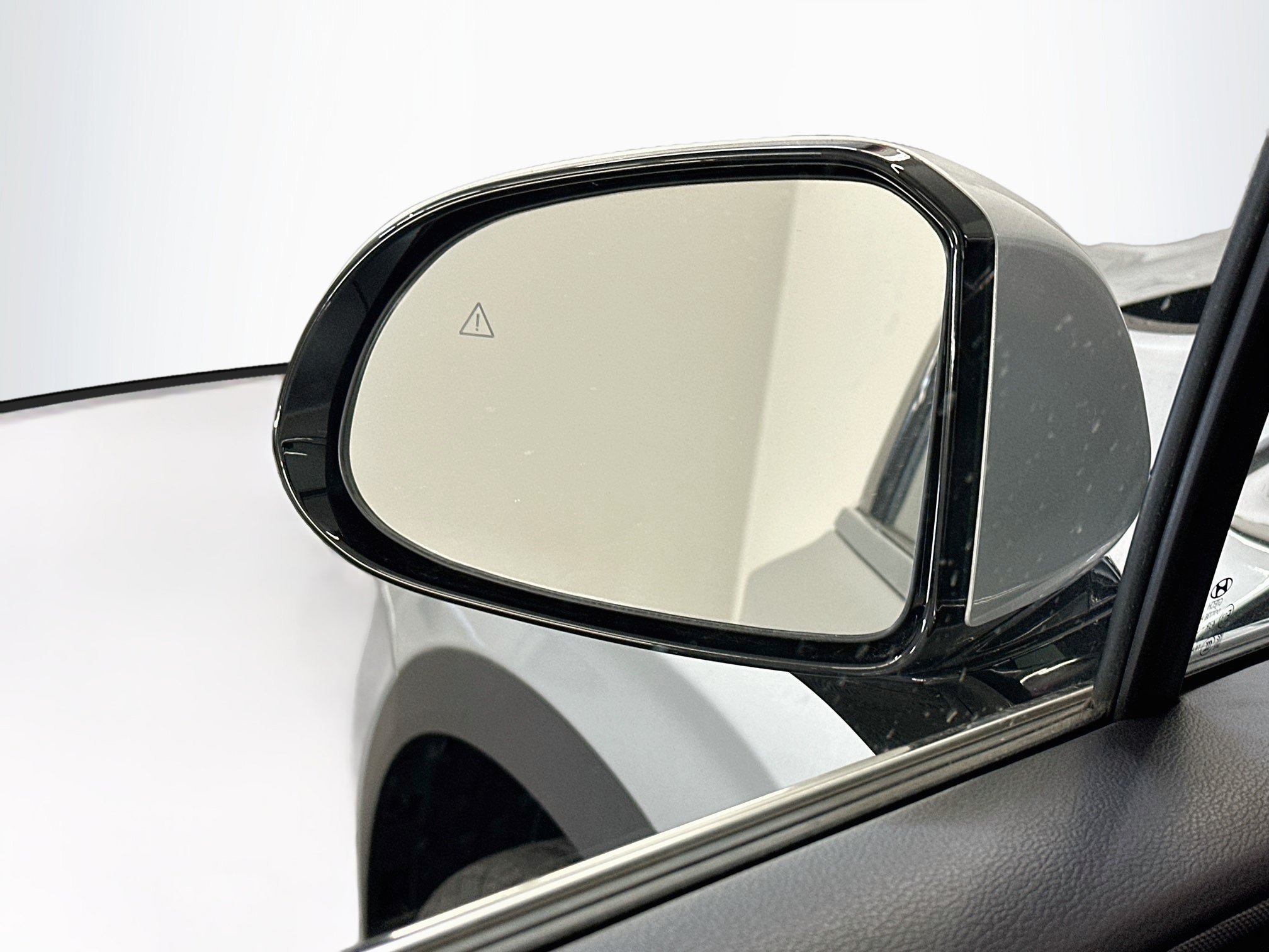 Used 2023 Hyundai Santa Fe Limited AWD/4WD image 16