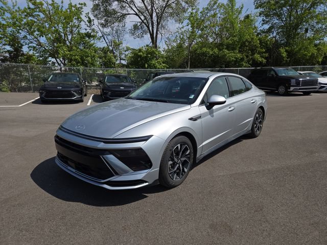 Certified 2025 Hyundai Sonata SEL AWD/4WD image 2