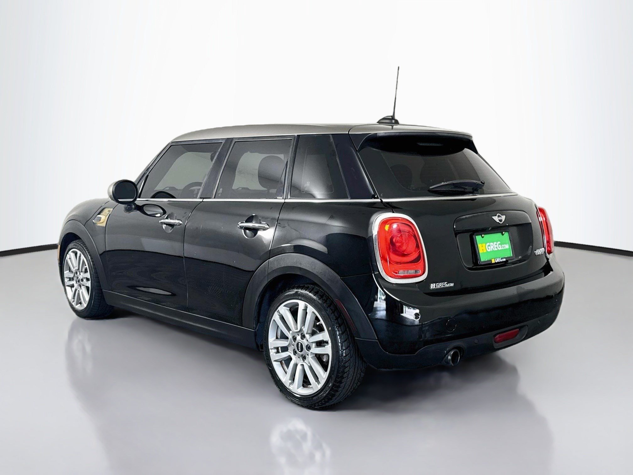Used 2017 MINI Cooper 4-Door Hardtop FWD image 7