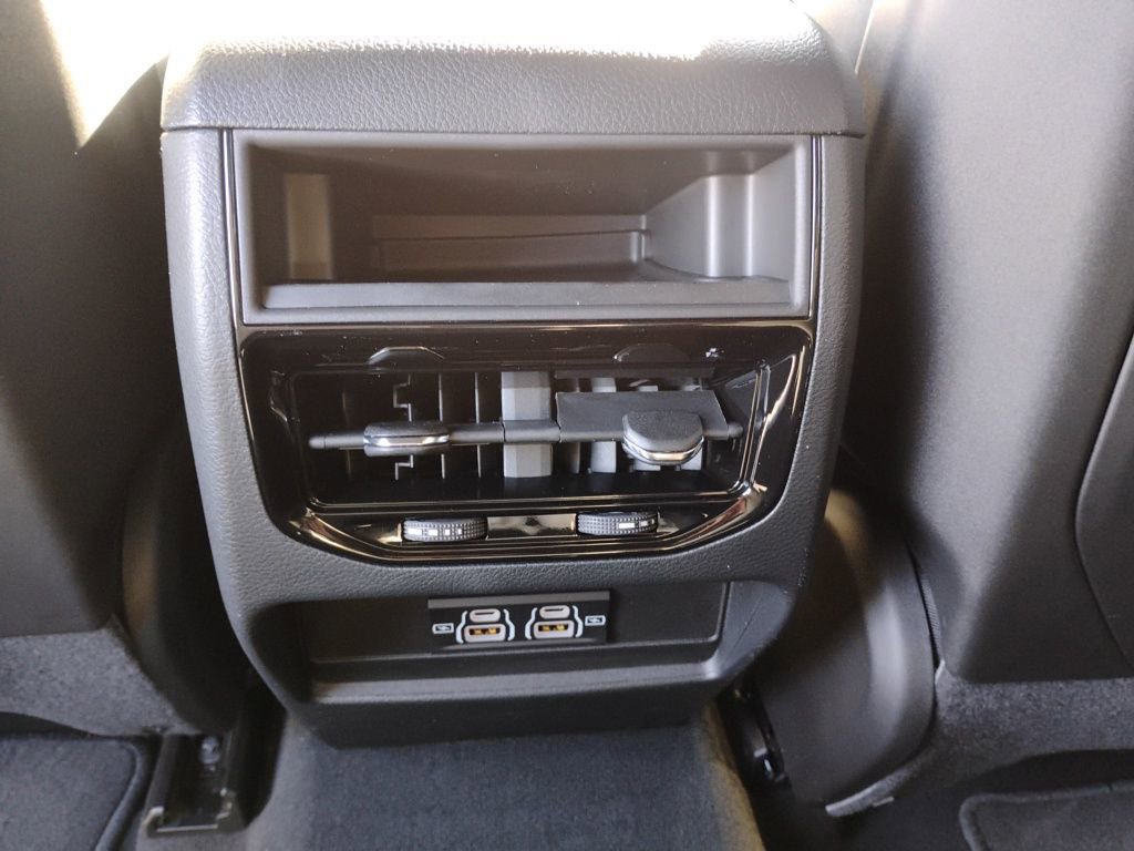 New 2025 Jeep Grand Cherokee Laredo w/ Trailer Tow Package image 17