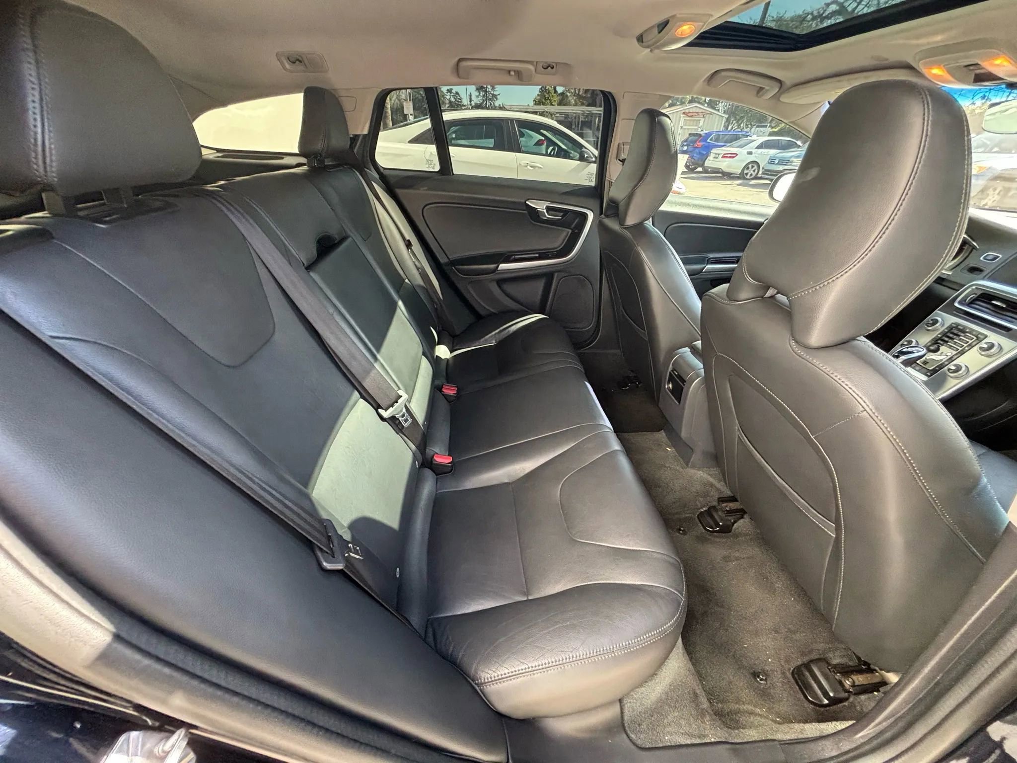 Used 2017 Volvo V60 T5 Premier w/ Convenience Package image 45