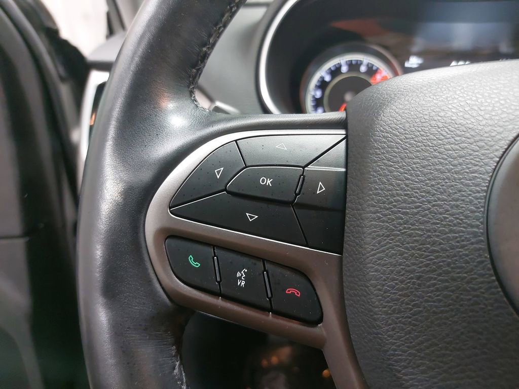 Used 2020 Jeep Cherokee Limited image 16