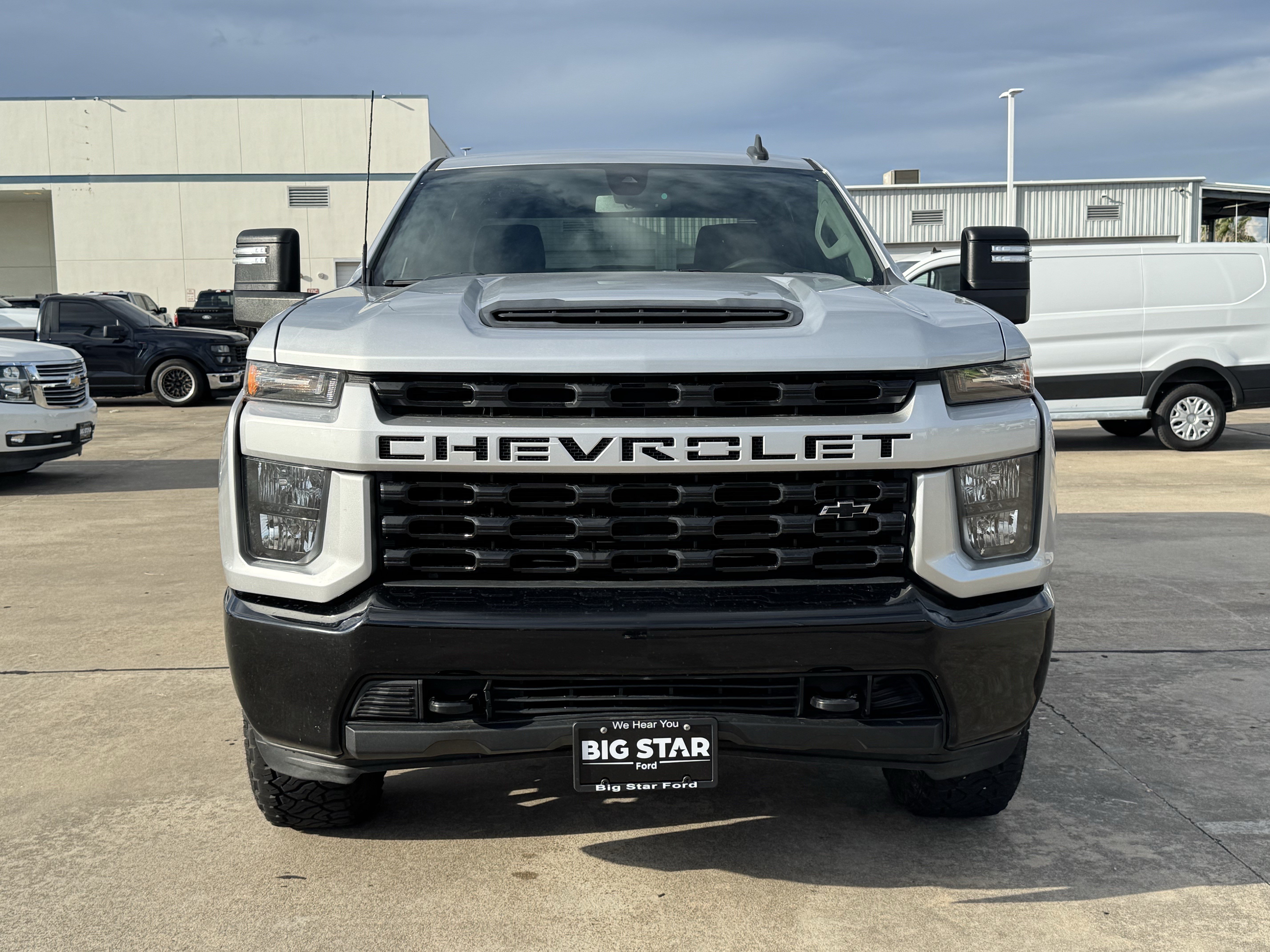 Used 2022 Chevrolet Silverado 2500 Custom w/ Custom Value Package AWD/4WD image 11
