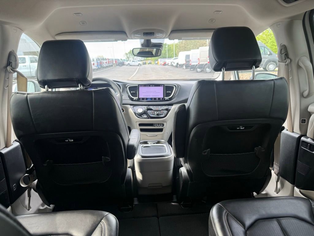 Used 2023 Chrysler Pacifica Touring-L FWD image 46