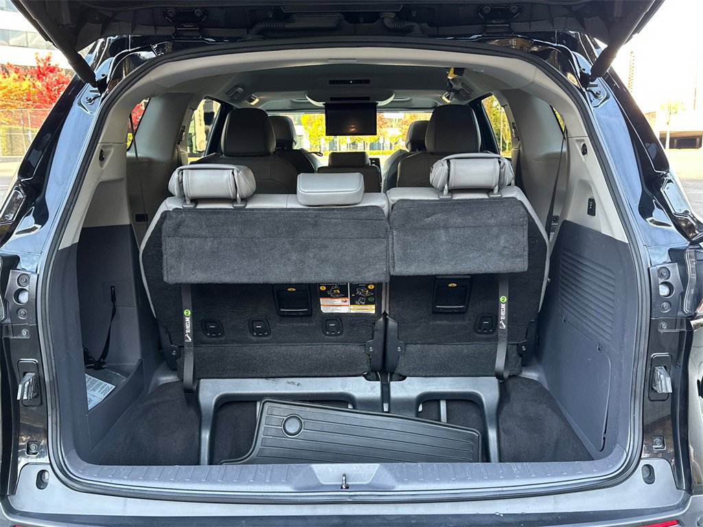 Used 2022 Toyota Sienna XLE image 6