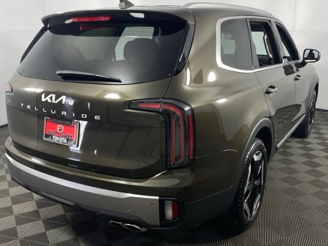 Used 2025 Kia Telluride EX w/ EX Captain's Chair Package FWD image 8