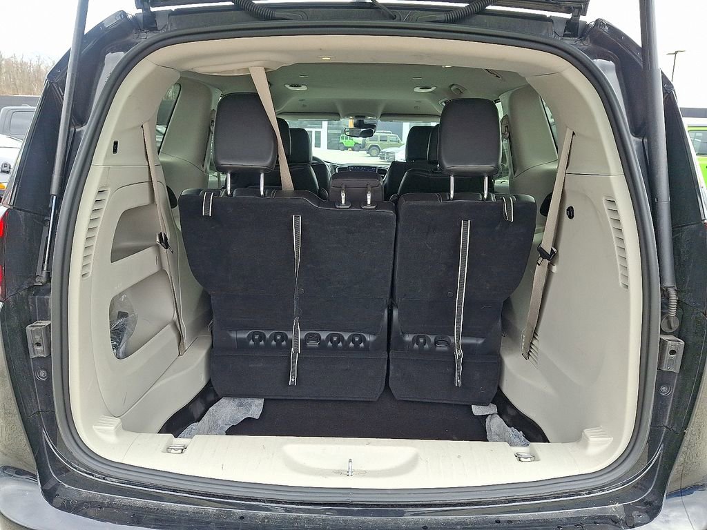 Used 2024 Chrysler Pacifica Touring-L FWD image 27