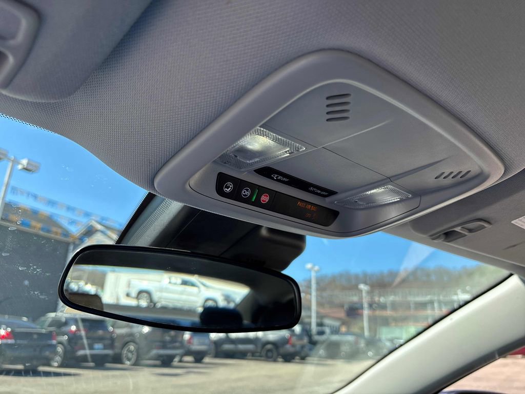 Used 2025 Chevrolet Malibu LT image 22