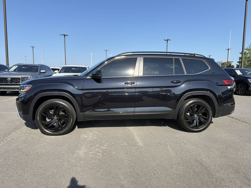 Used 2023 Volkswagen Atlas SE w/ Panoramic Sunroof Package FWD image 2