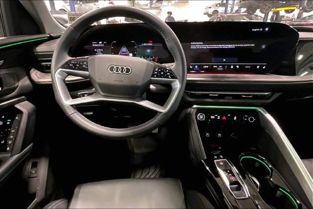 Used 2025 Audi Q5 Premium Plus w/ Premium Plus AWD/4WD image 5