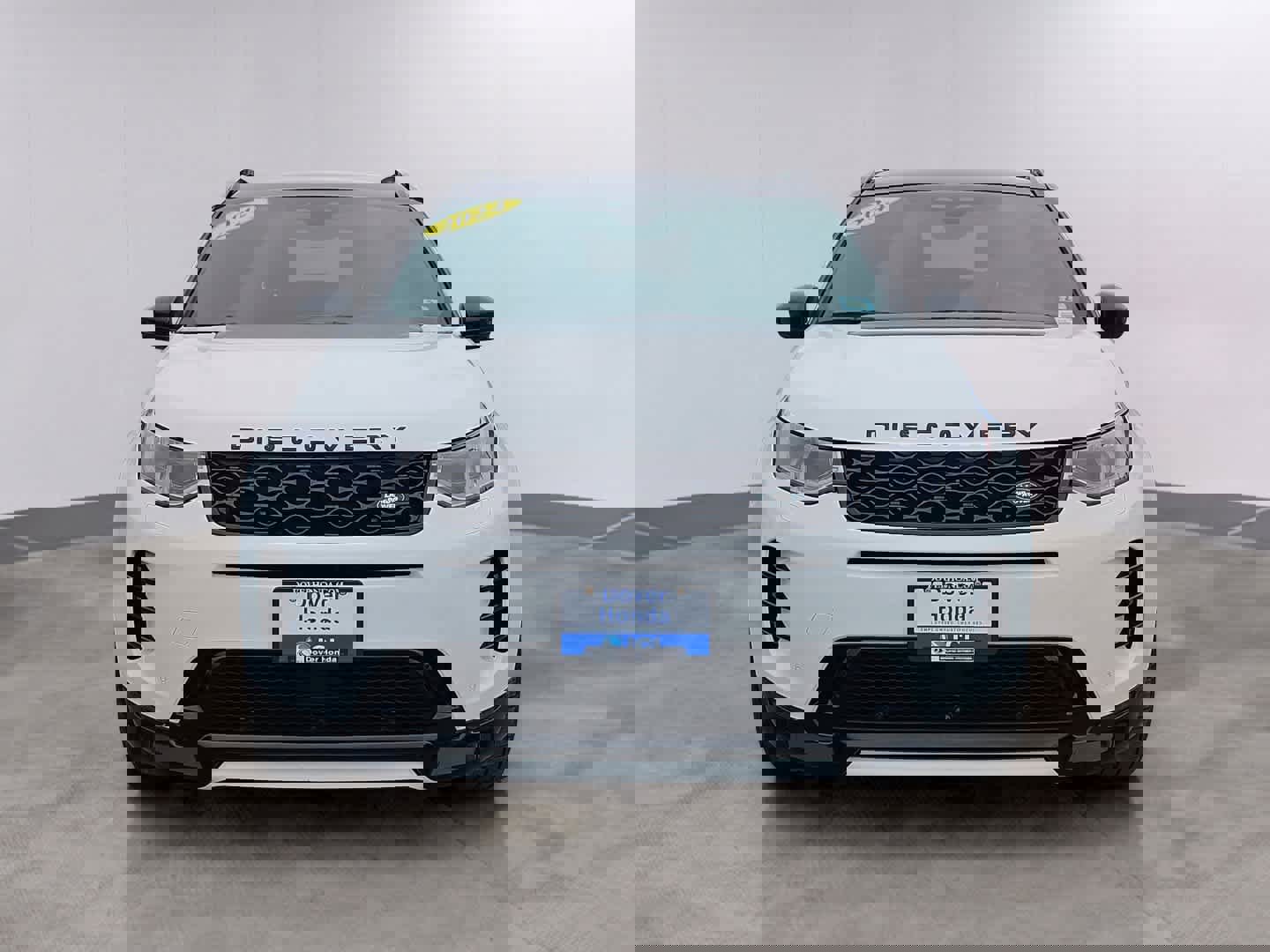 Used 2024 Land Rover Discovery Sport Dynamic SE AWD/4WD image 2