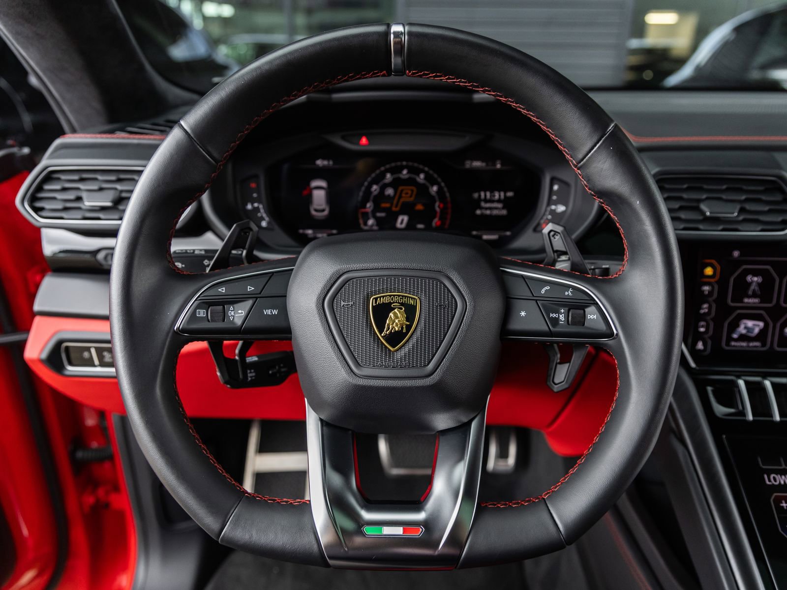 Used 2022 Lamborghini Urus image 30