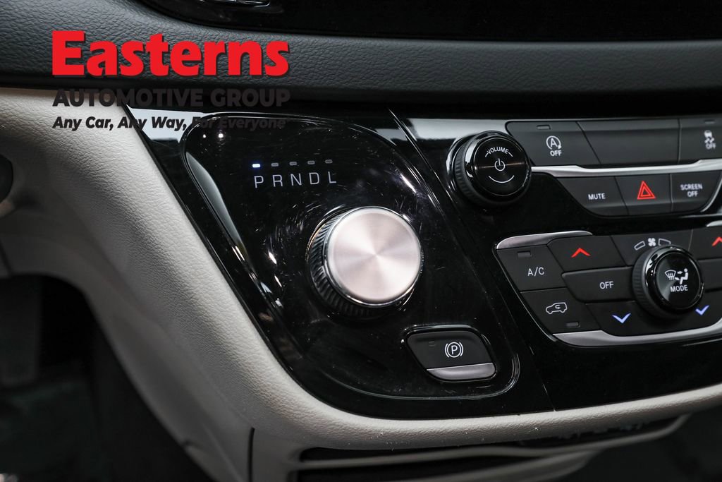 Used 2023 Chrysler Voyager LX FWD image 13