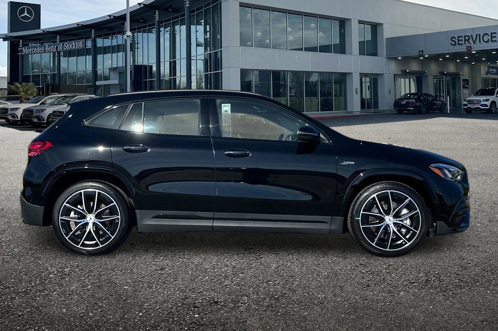 New 2026 Mercedes-Benz GLA 35 AMG 4MATIC image 3