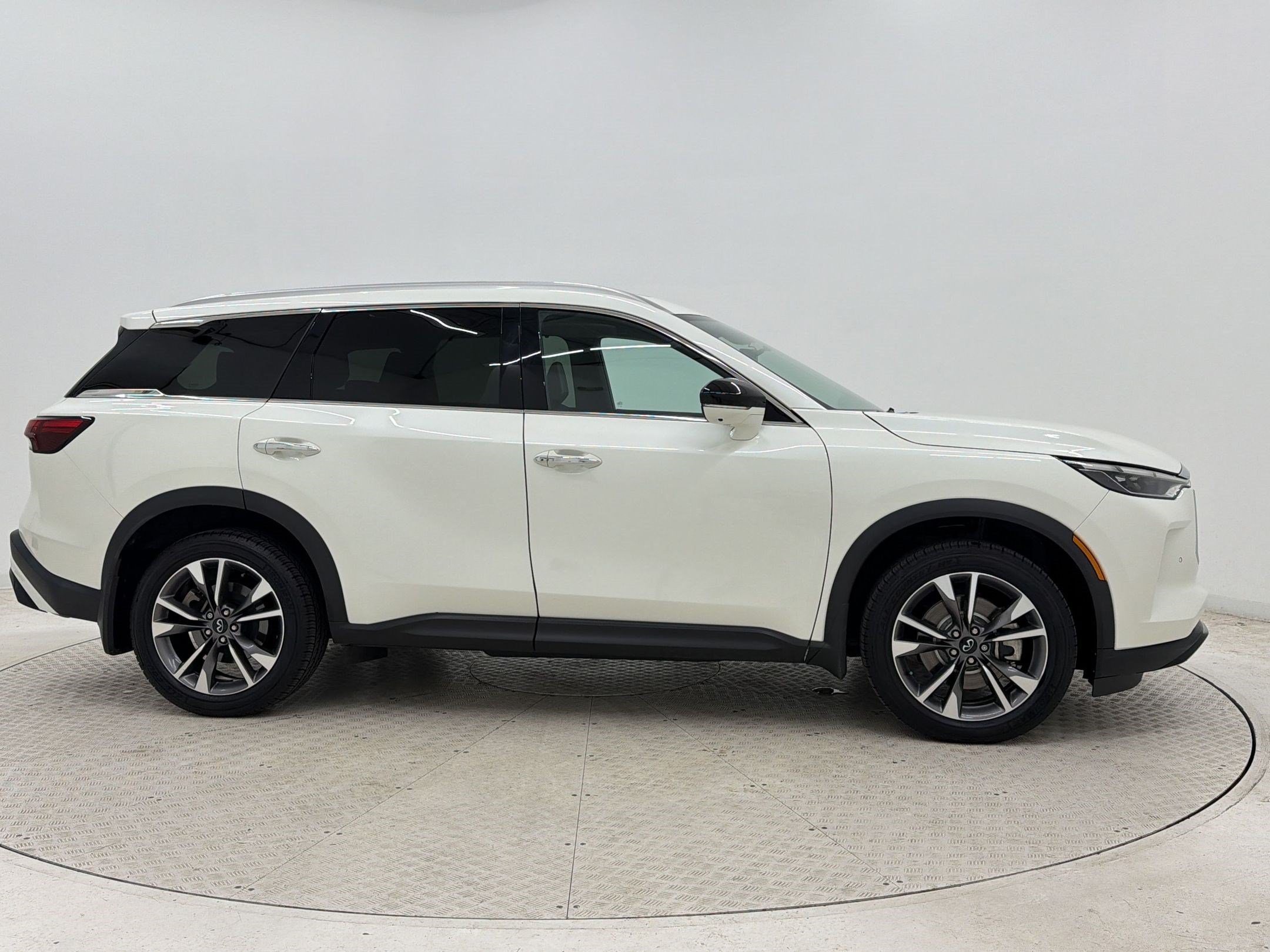 Used 2024 INFINITI QX60 Luxe FWD image 8