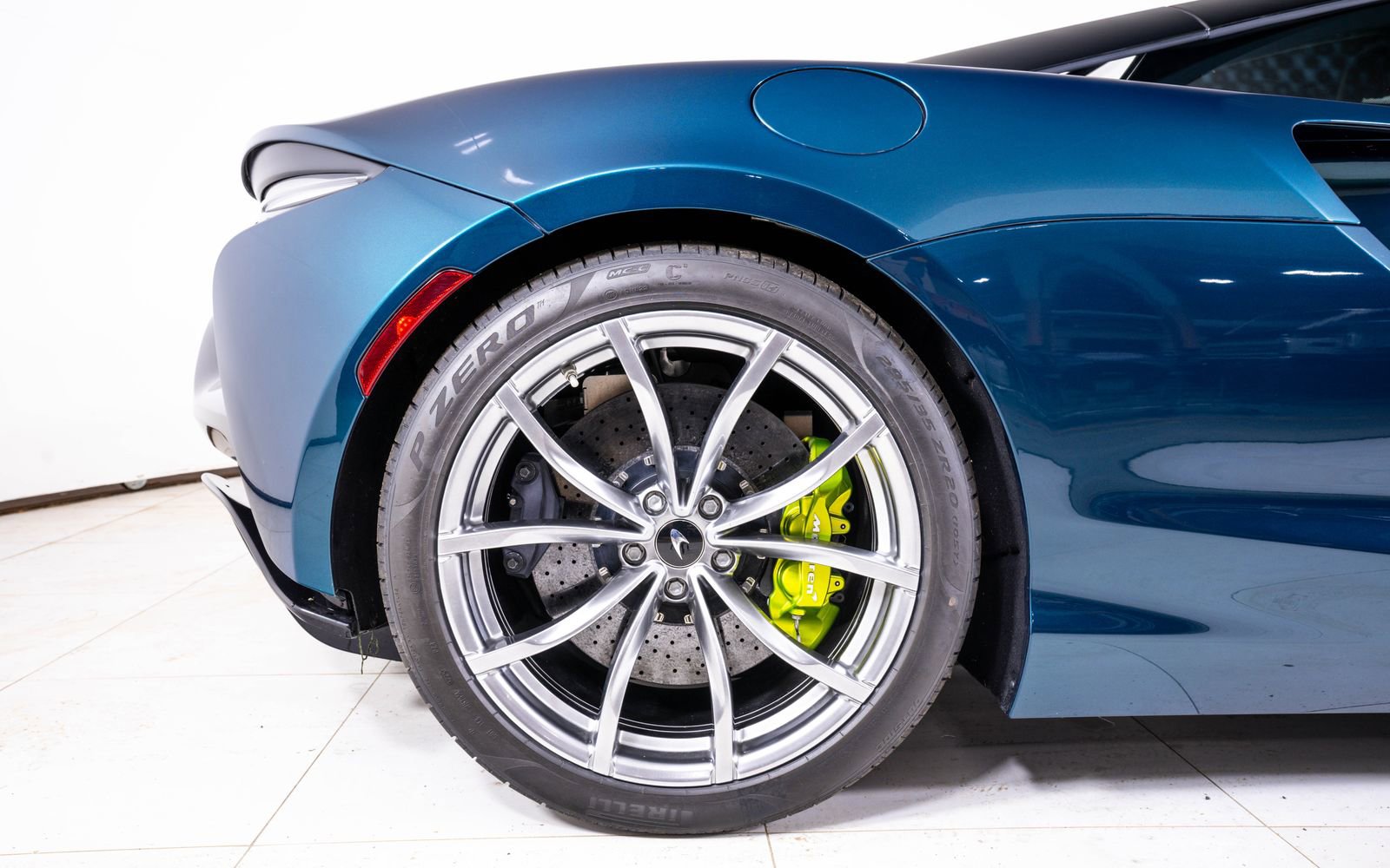 Used 2023 McLaren Artura image 16