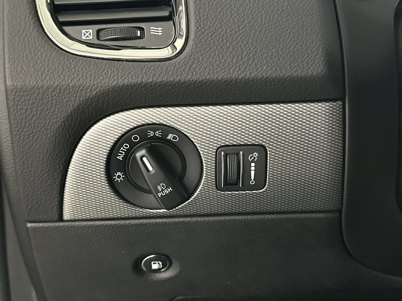 Used 2018 Dodge Durango GT w/ Technology Group AWD/4WD image 52