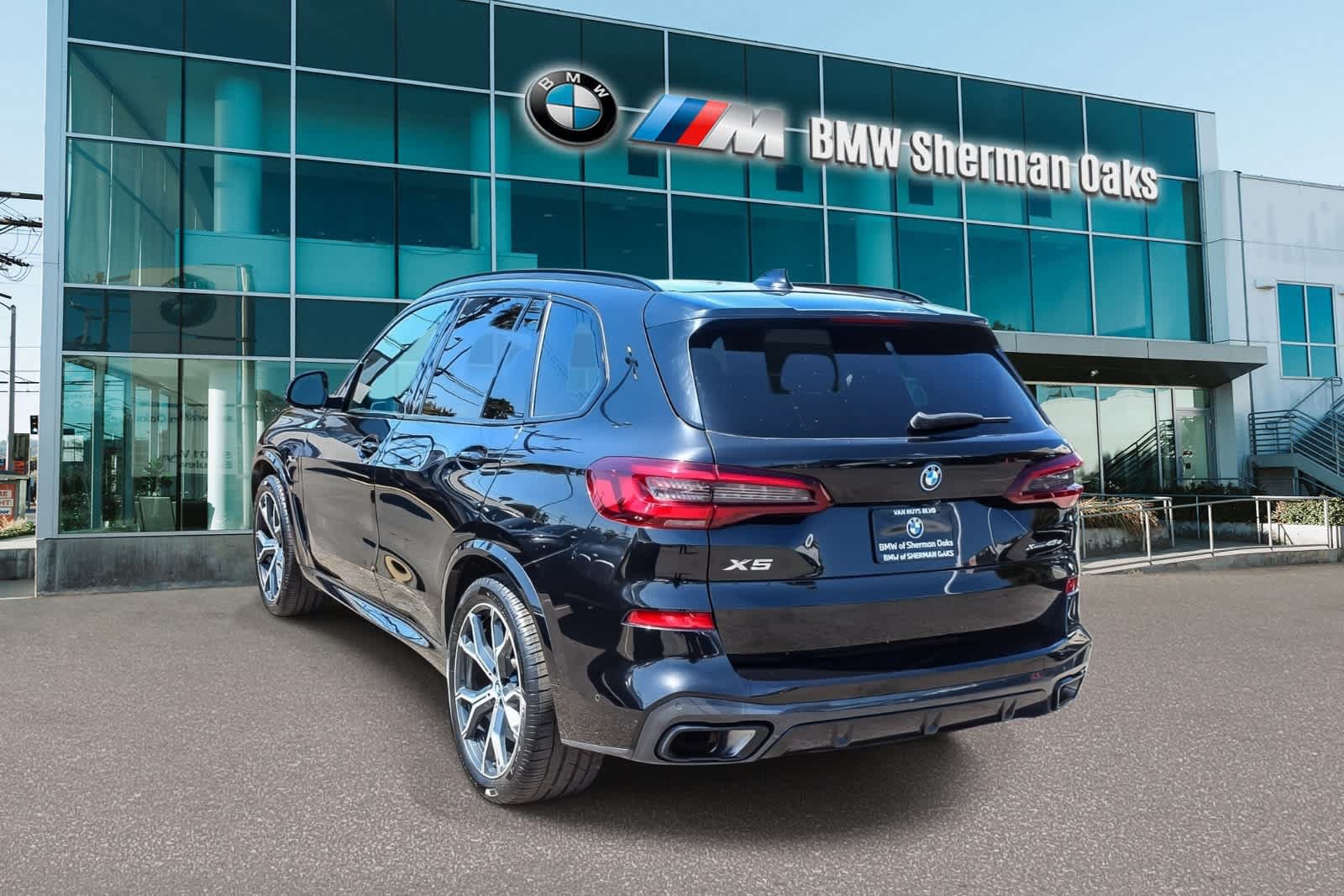 Certified 2023 BMW X5 xDrive45e w/ M Sport Package AWD/4WD image 6