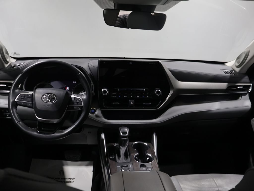 Used 2022 Toyota Highlander Limited AWD/4WD image 16