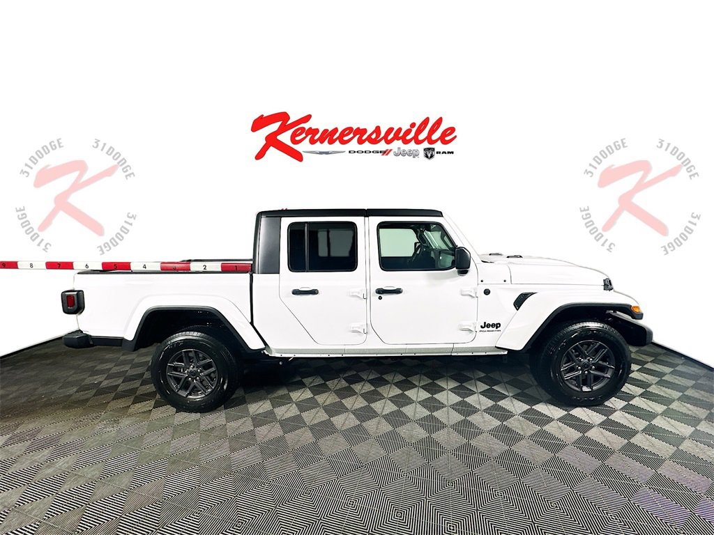 New 2025 Jeep Gladiator Sport image 8