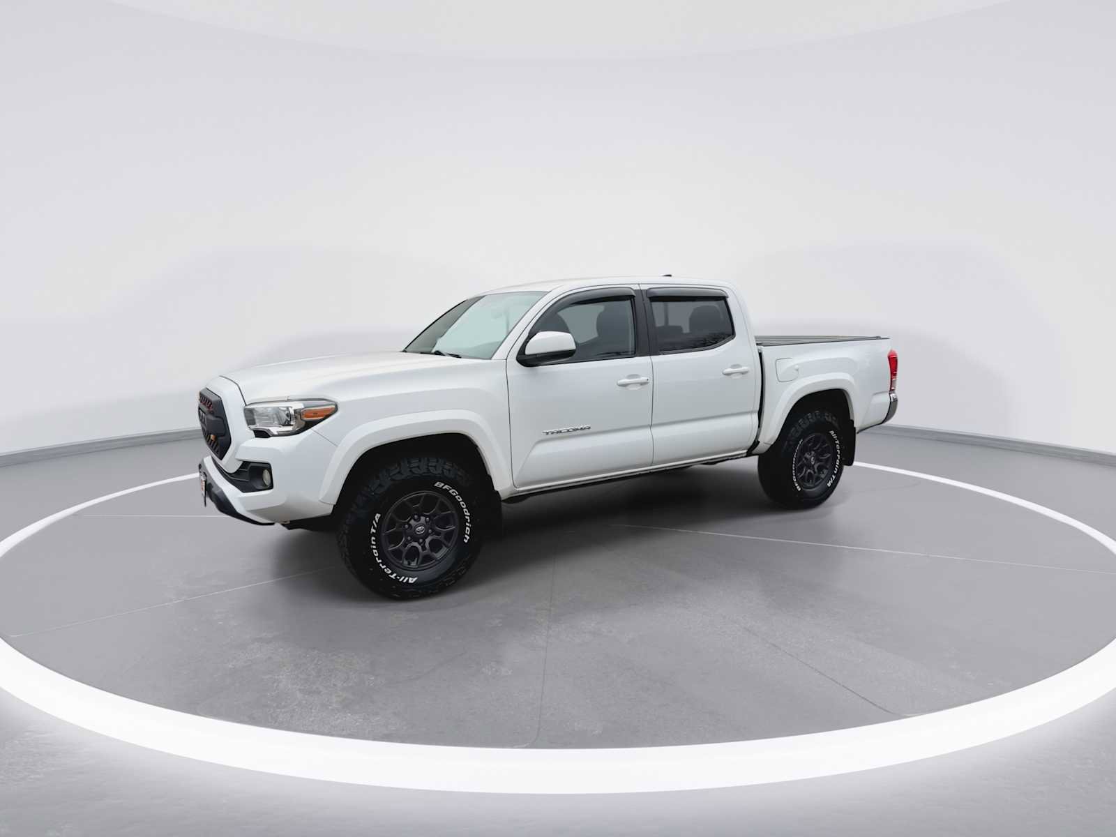 Certified 2017 Toyota Tacoma SR5 w/ Tow Package AWD/4WD image 4