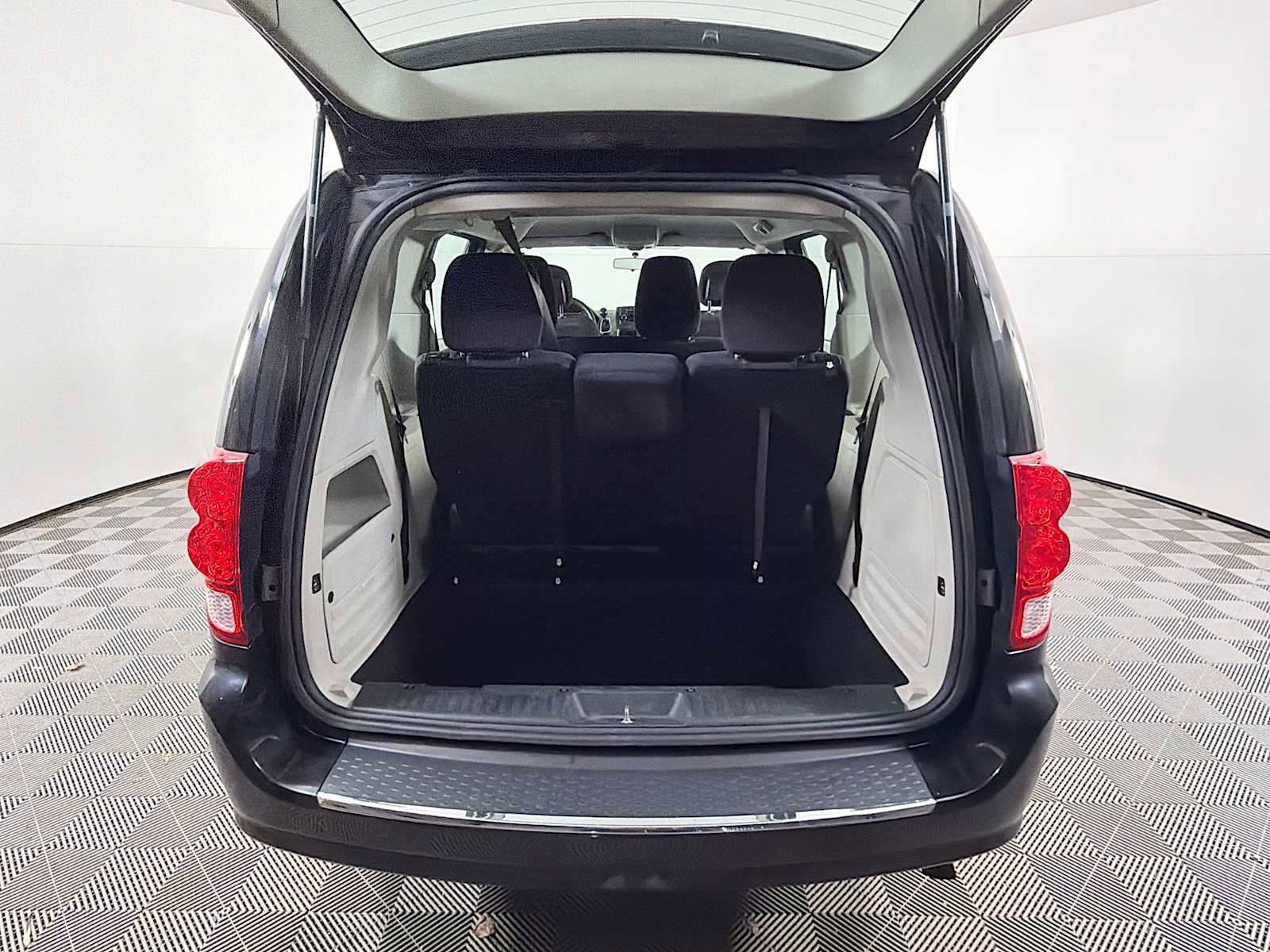 Used 2014 Dodge Grand Caravan American Value Package image 20