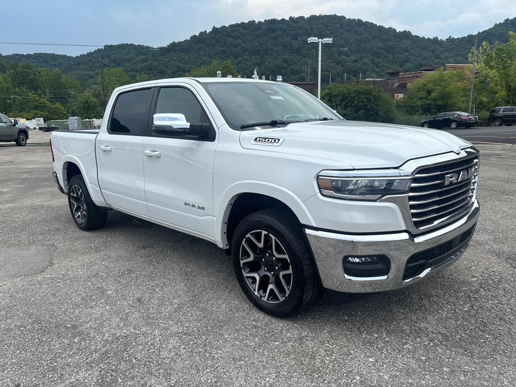 Used 2026 RAM 1500 Laramie AWD/4WD image 7
