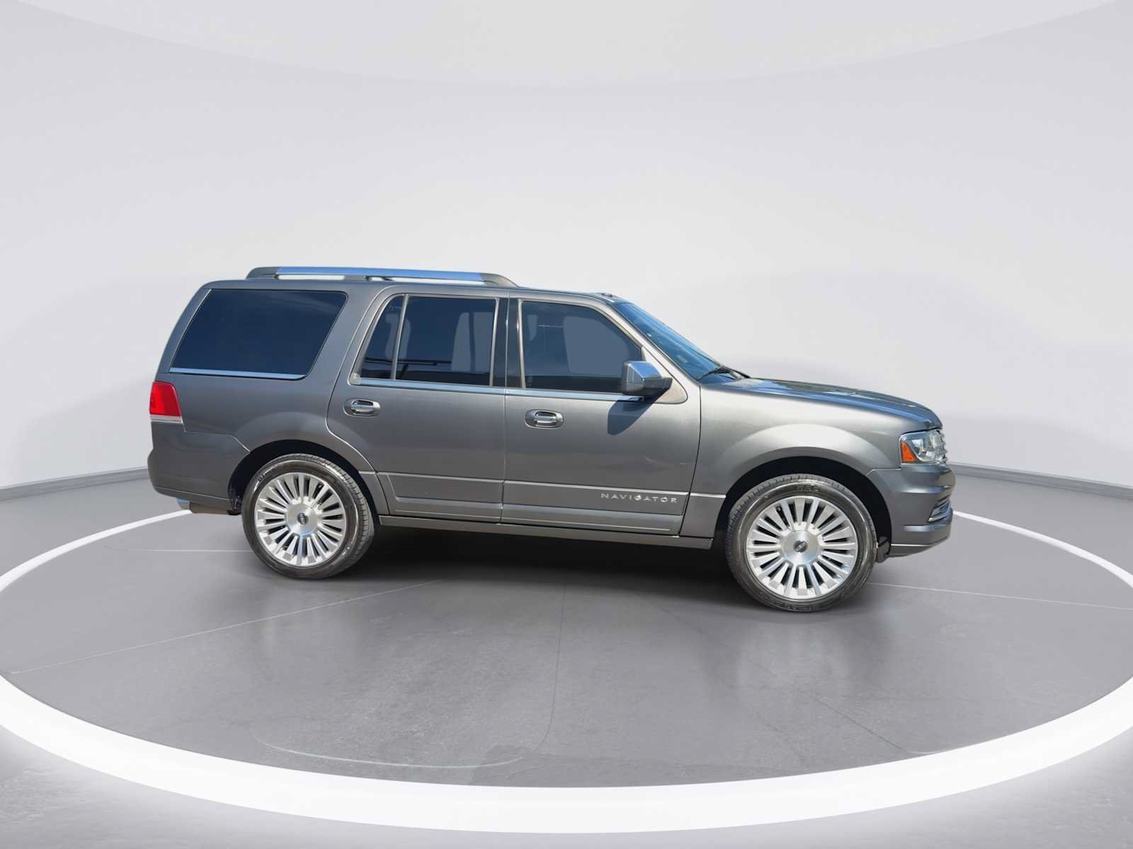 Used 2016 Lincoln Navigator Select AWD/4WD image 9